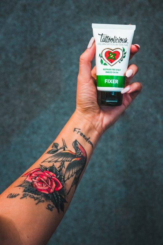 crema per curare il tatuaggio