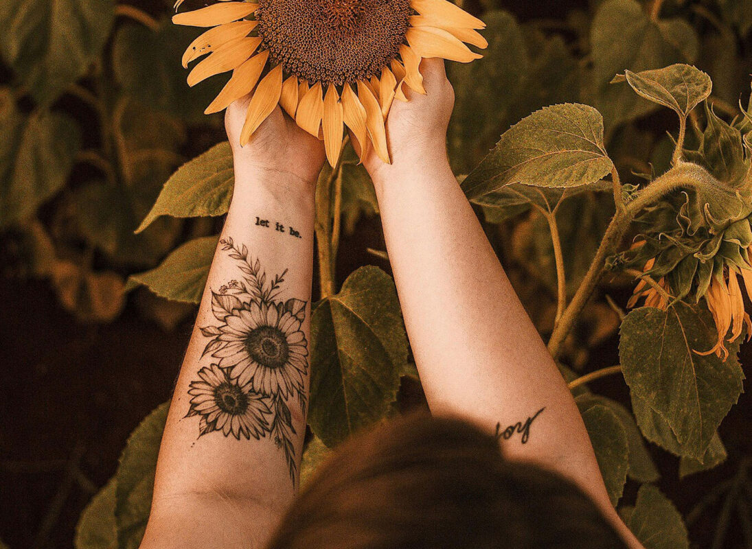 tatuaggio floreale sunscreen